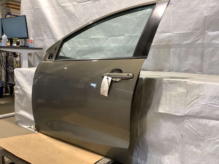 Dør venstre foran til Toyota Yaris 2020-->> (Type IV)  (TOYOTA|67002K0020|)