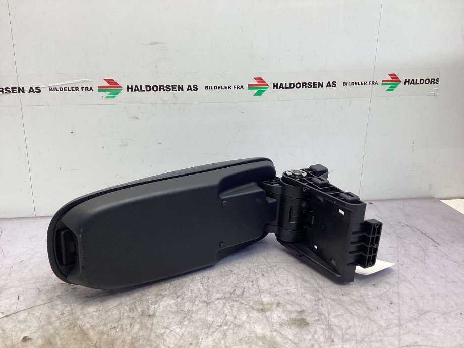 Sete armlene lokk til Toyota Yaris Cross (SUV) 2021-->>  (TOYOTA|58905K0020C1|)