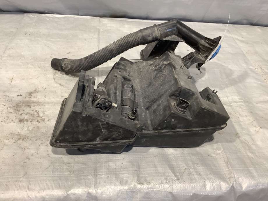 Spylertank til Audi e-tron 2018-->>  (AUDI|4KE 955 451 P|)