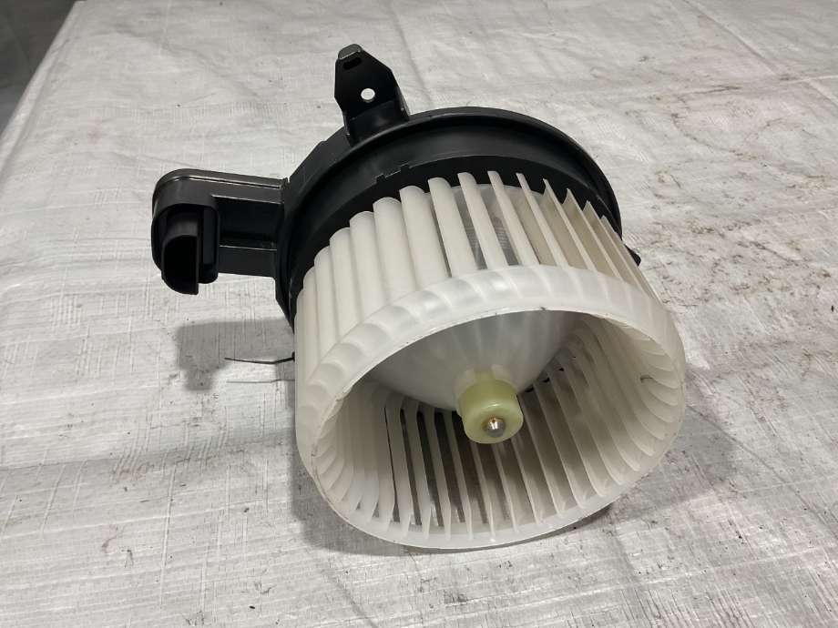 Varmeapparat motor til Toyota Yaris Cross (SUV) 2021-->>  (TOYOTA|87103K0020|)