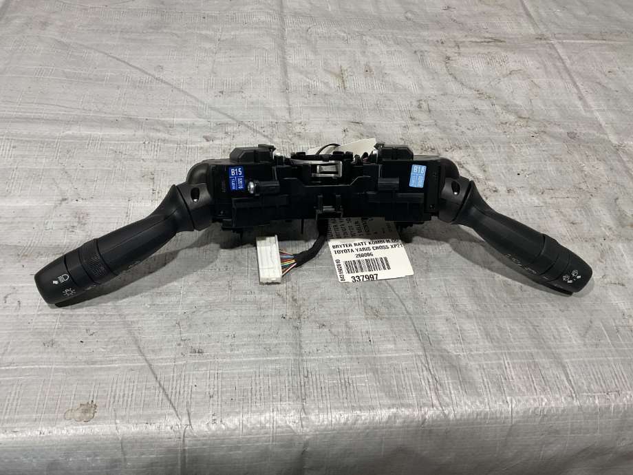 Bryter combi til Toyota Yaris Cross (SUV) 2021-->>  (TOYOTA|8431902010|8432902040|8465202A50)