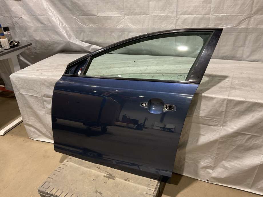 Dør venstre foran til Volvo V40 2012-2019 (VOLVO|32321018|)