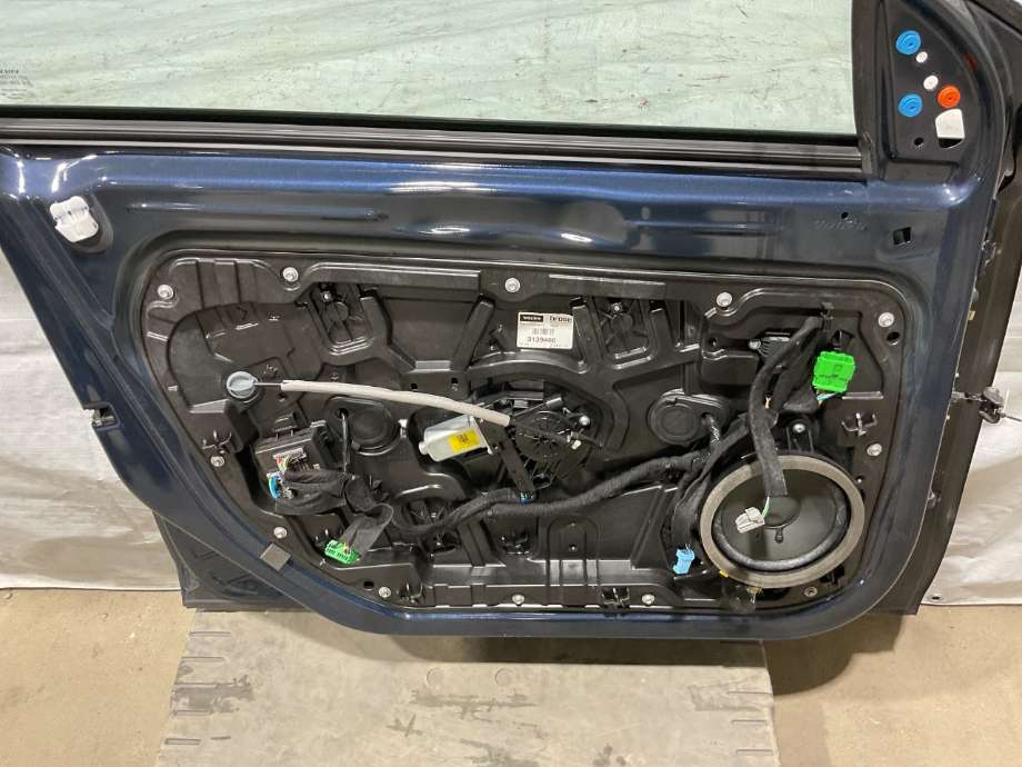 Dør venstre foran til Volvo V40 2012-2019 (VOLVO|32321018|)