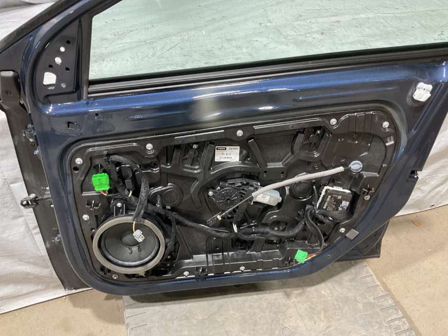 Dør høyre foran til Volvo V40 2012-2019 (VOLVO|32321019|)