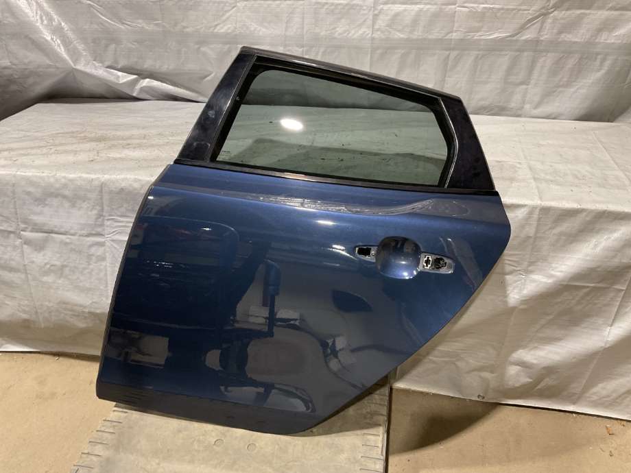 Dør venstre bak til Volvo V40 2012-2019  (VOLVO|32321999|)