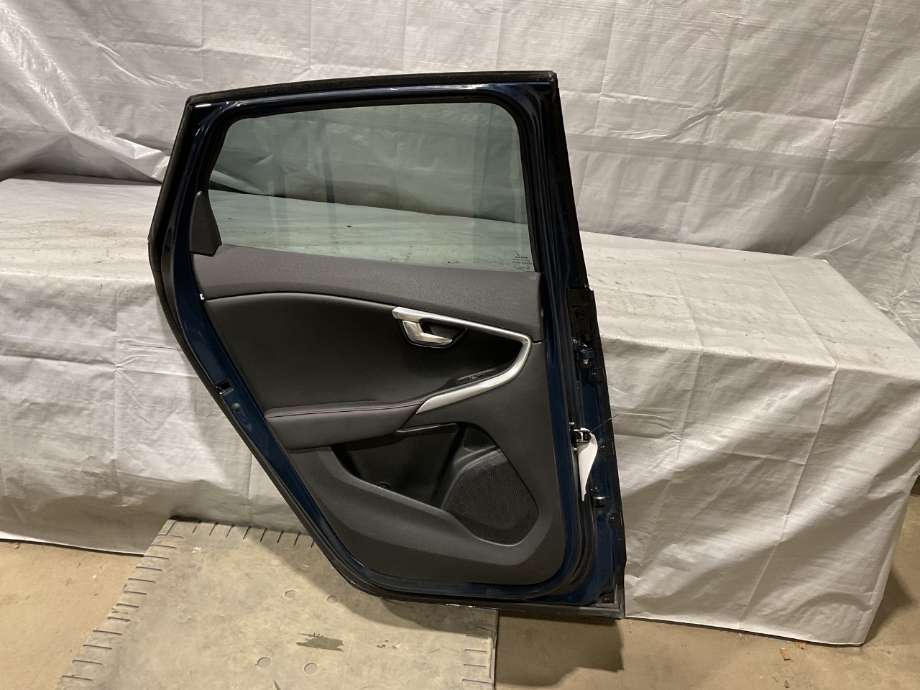 Dør venstre bak til Volvo V40 2012-2019  (VOLVO|32321999|)