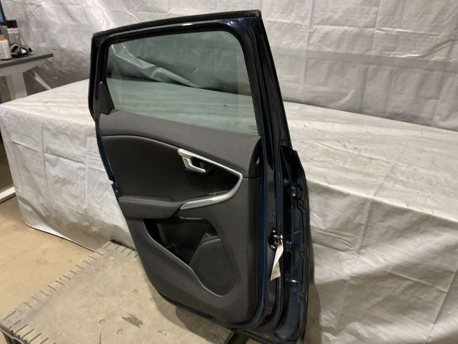Dør venstre bak til Volvo V40 2012-2019  (VOLVO|32321999|)
