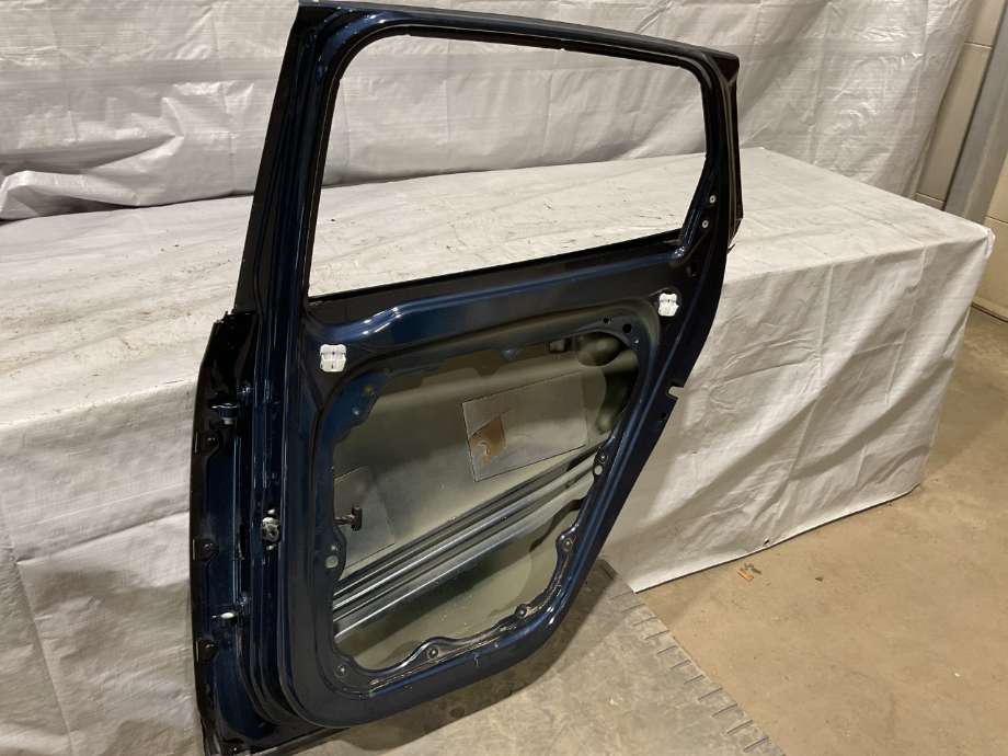 Dør høyre bak til Volvo V40 2012-2019  (VOLVO|32351000|)