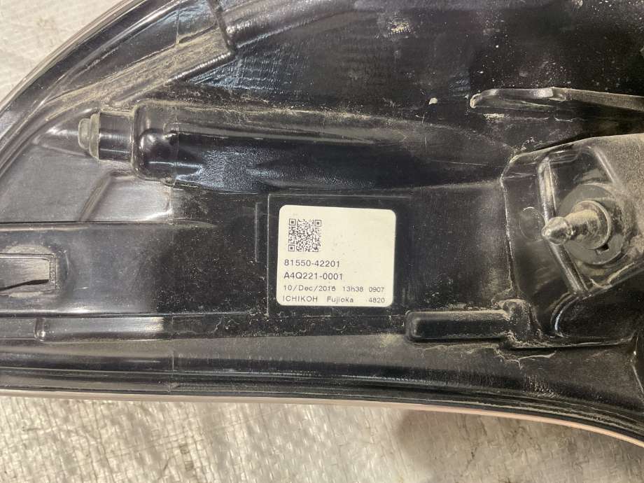 Baklykt høyre til Toyota RAV4 2016-2019 (Type IV, Fase 2)  (TOYOTA|8155142201|)