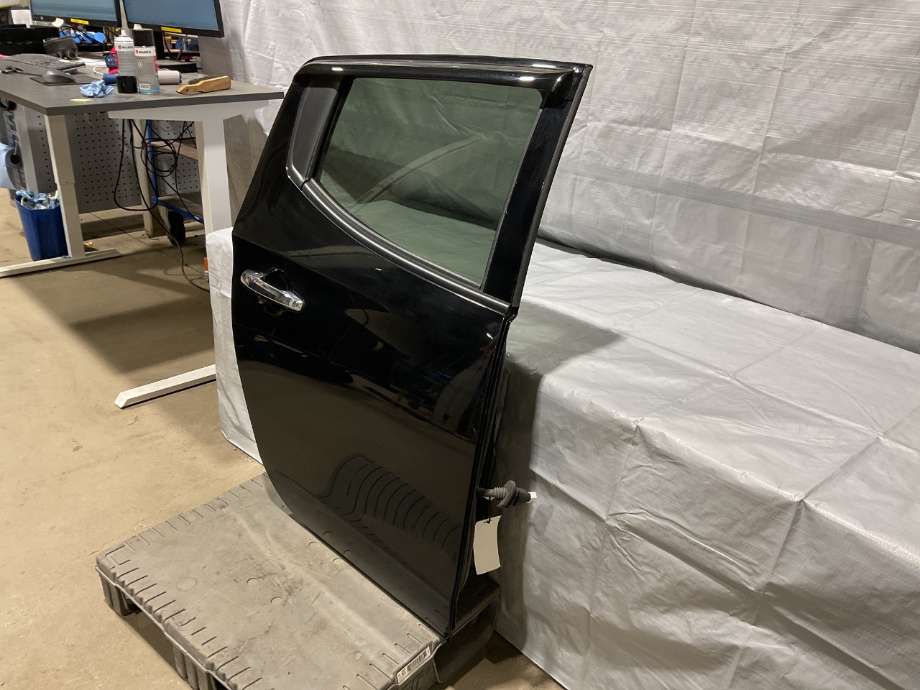 Dør høyre bak til Mitsubishi L200 2019-->> (Type V, Fase 2)  (MITSUBISHI|5730B492|)