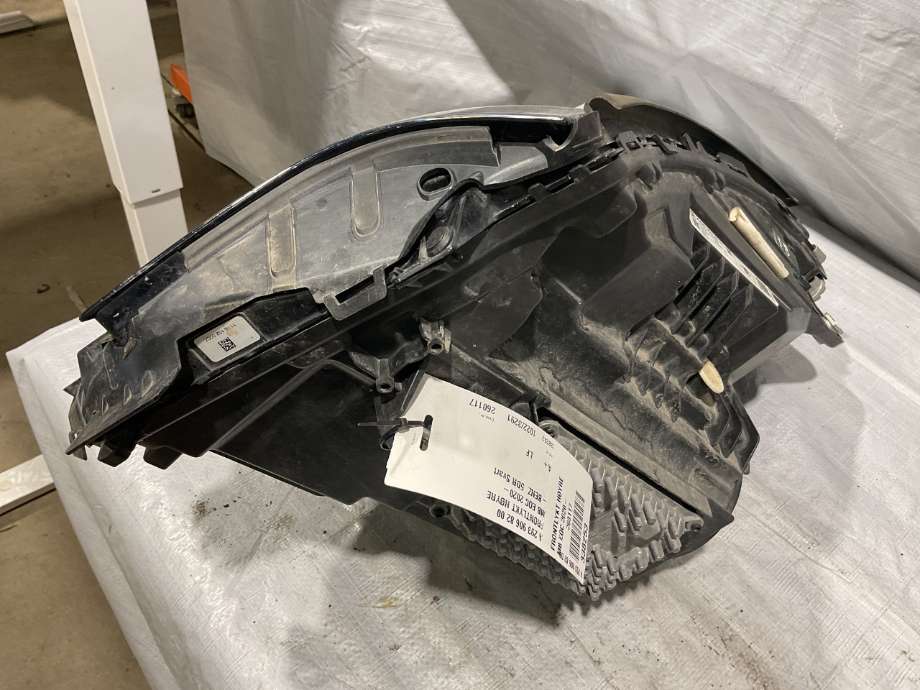 Frontlykt høyre halogen til Mercedes EQC 2019-->>  (MERCEDES|A 293 906 82 00|)