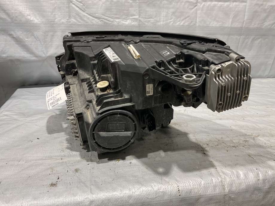 Frontlykt høyre halogen til Mercedes EQC 2019-->>  (MERCEDES|A 293 906 82 00|)