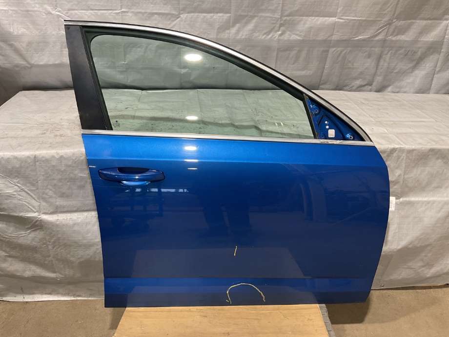 Dør høyre foran til Škoda Octavia, 2013-2016 (Type III, Fase 1)  (SKODA|5E0 831 052 A)