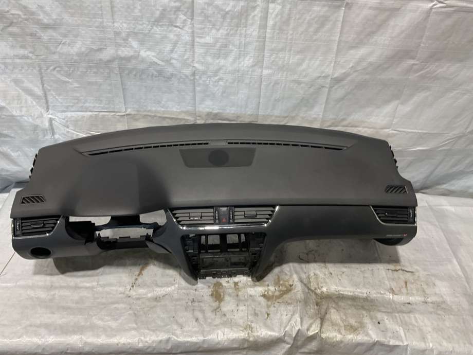 Dashbord til Škoda Octavia 2013-2016 (Type III, Fase 1)  (SKODA|5E1 857 007 AB|)