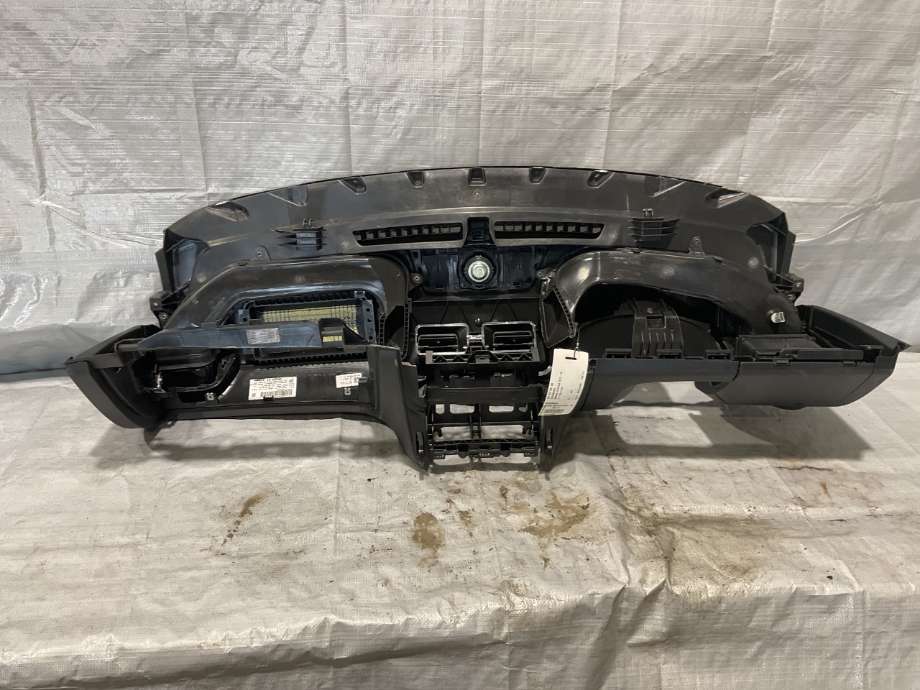 Dashbord til Škoda Octavia 2013-2016 (Type III, Fase 1)  (SKODA|5E1 857 007 AB|)