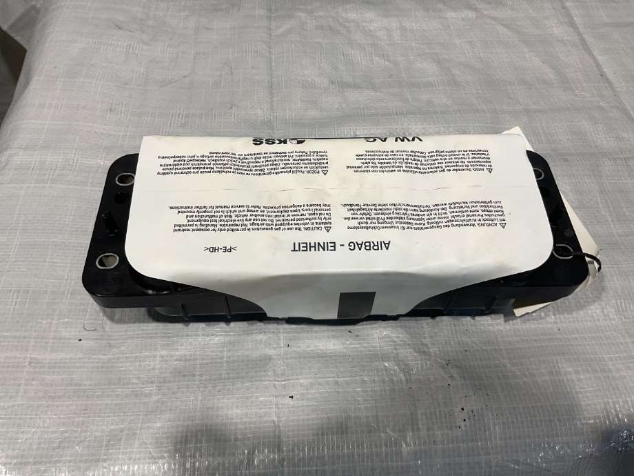 Airbag passasjer til Škoda Octavia 2013-2016 (Type III, Fase 1)  (SKODA|8V0 880 204 E|)