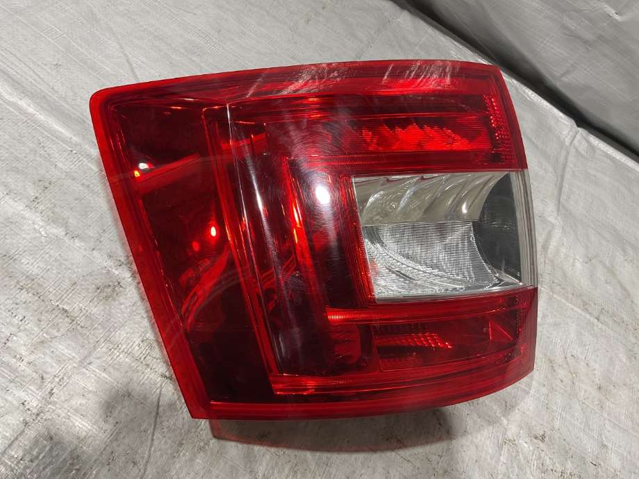 Baklykt venstre til Škoda Octavia 2013-2016 (Type III, Fase 1)  (SKODA|5E9 945 111 A|)