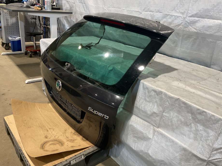 Bakluke til Škoda Superb 2008-2015 (Type II)  (SKODA|3T9 827 025 A|)