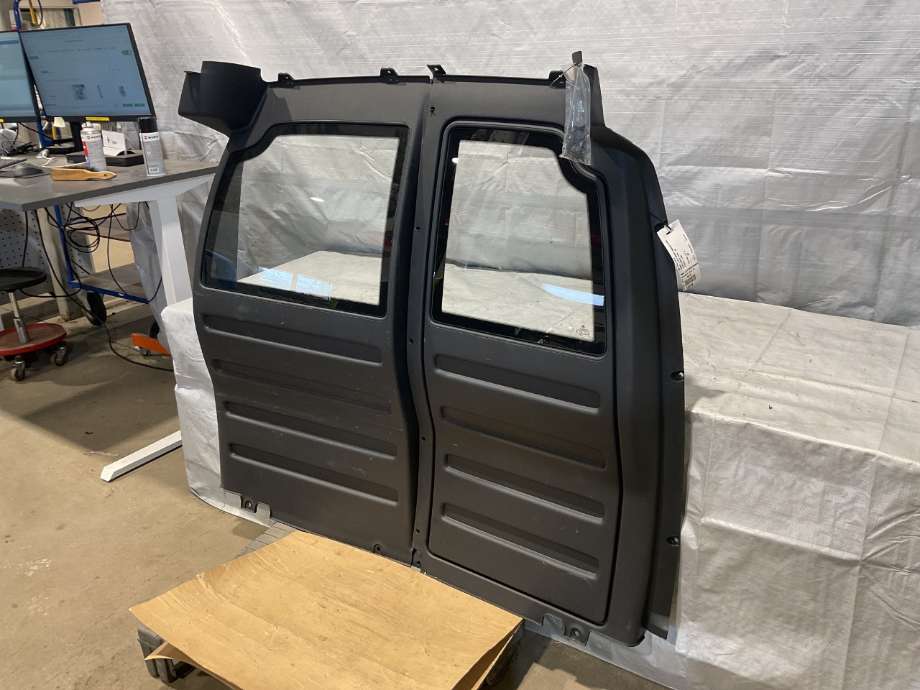 Bagasjerom hundegitter til VW Caddy 2015-2020 (Type III, Fase 3)  (VOLKSWAGEN|2K5 863 169 E|2K5 863 172 A|)
