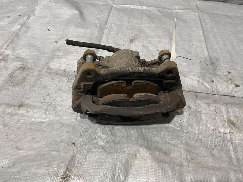 Bremsecaliper venstre foran til VW Caddy 2015-2020 (Type III, Fase 3)  (VOLKSWAGEN|8V0 615 123|)