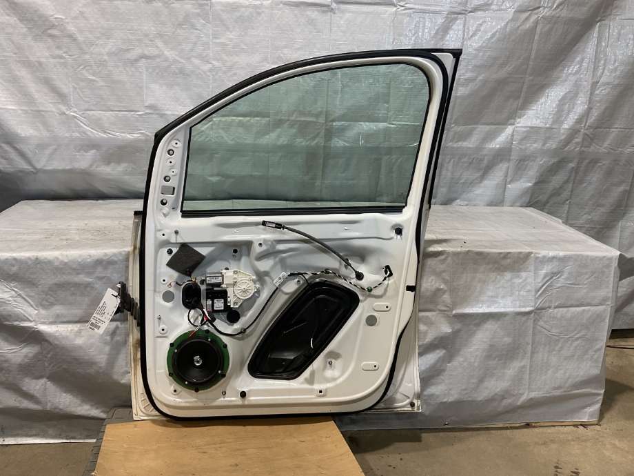 Dør høyre foran til VW Caddy 2015-2020 (Type III, Fase 3)  (VOLKSWAGEN|2K5 831 056|)