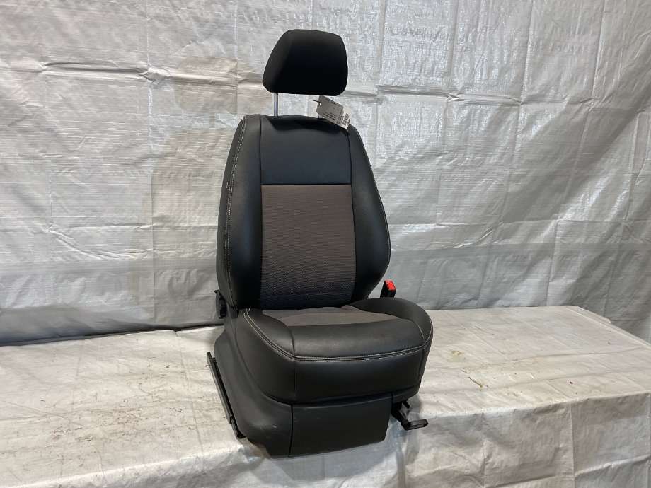 Sete foran høyre til VW Caddy, 2015-2020 (Type III, Fase 3)  (VOLKSWAGEN|)