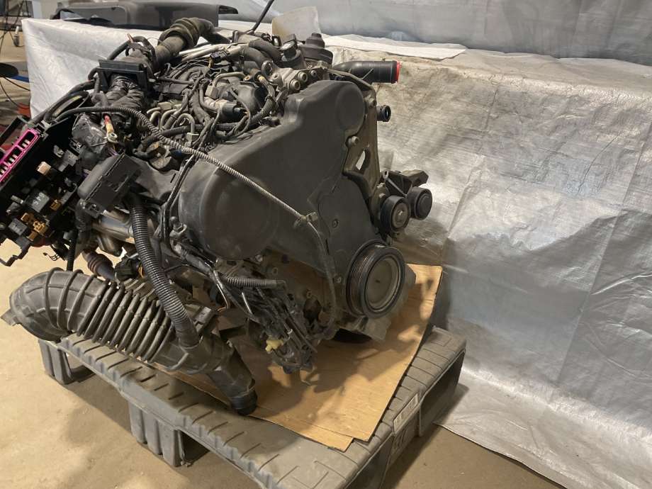 Motor diesel til Audi A4 2007-2014 (Type IV) (B8) (B8) (AUDI|03L 100 037 T|2.0 TDI CJCD|)