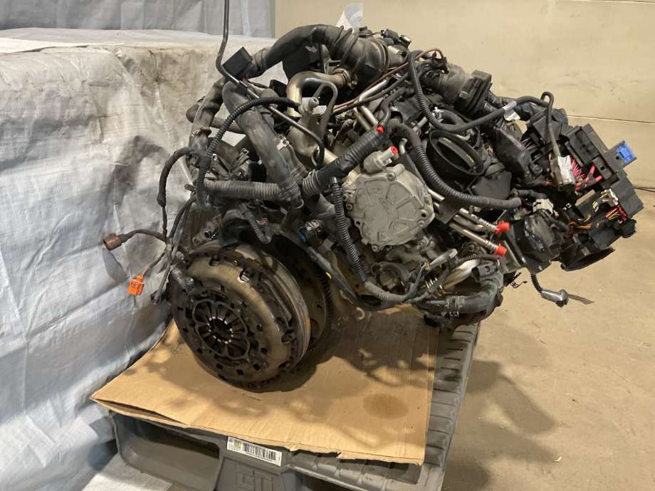 Motor diesel til Audi A4 2007-2014 (Type IV) (B8) (B8) (AUDI|03L 100 037 T|2.0 TDI CJCD|)