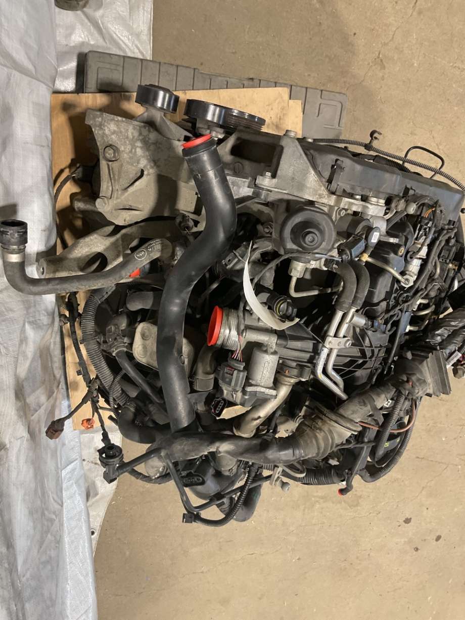 Motor diesel til Audi A4 2007-2014 (Type IV) (B8) (B8) (AUDI|03L 100 037 T|2.0 TDI CJCD|)