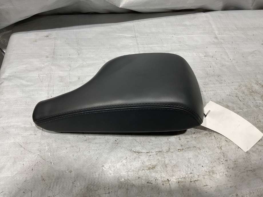 Sete armlene lokk til Mazda CX-5 2012-2017 (Type I) (MAZDA|KA0M64450A02|)