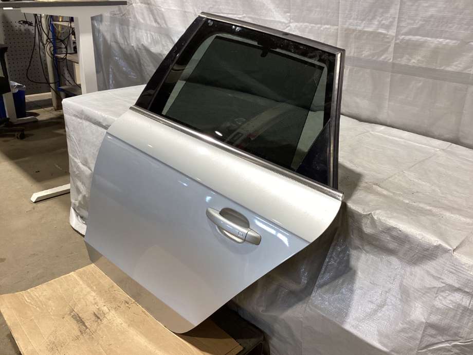 Dør venstre bak til Audi A4 2007-2014 (Type IV) (B8) (B8) (AUDI|8K9 833 051 D|)