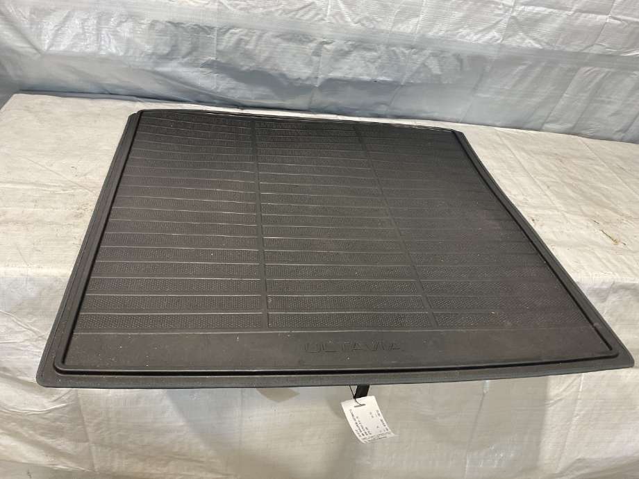 Bagasjerom teppe/gulvplate til Škoda Octavia 2013-2016 (Type III, Fase 1)  (SKODA|5E9 862 559|)