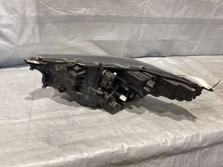Frontlykt høyre halogen til Toyota Yaris 2020-->> (Type IV)  (TOYOTA|81110K0081|)