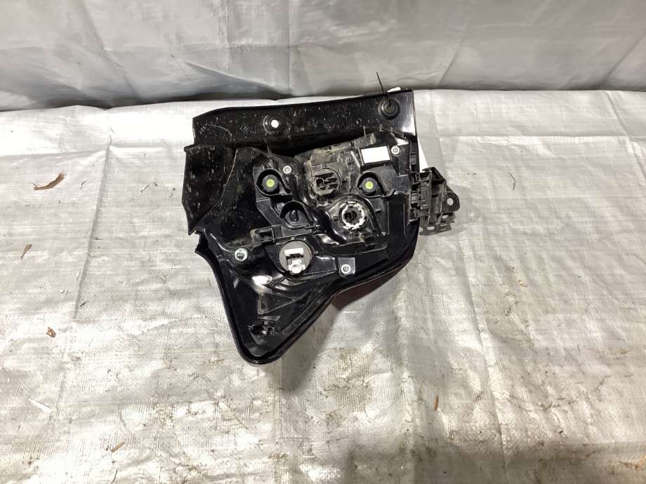 Baklykt høyre til Toyota Yaris 2020-->> (Type IV)  (TOYOTA|81551K0040|)