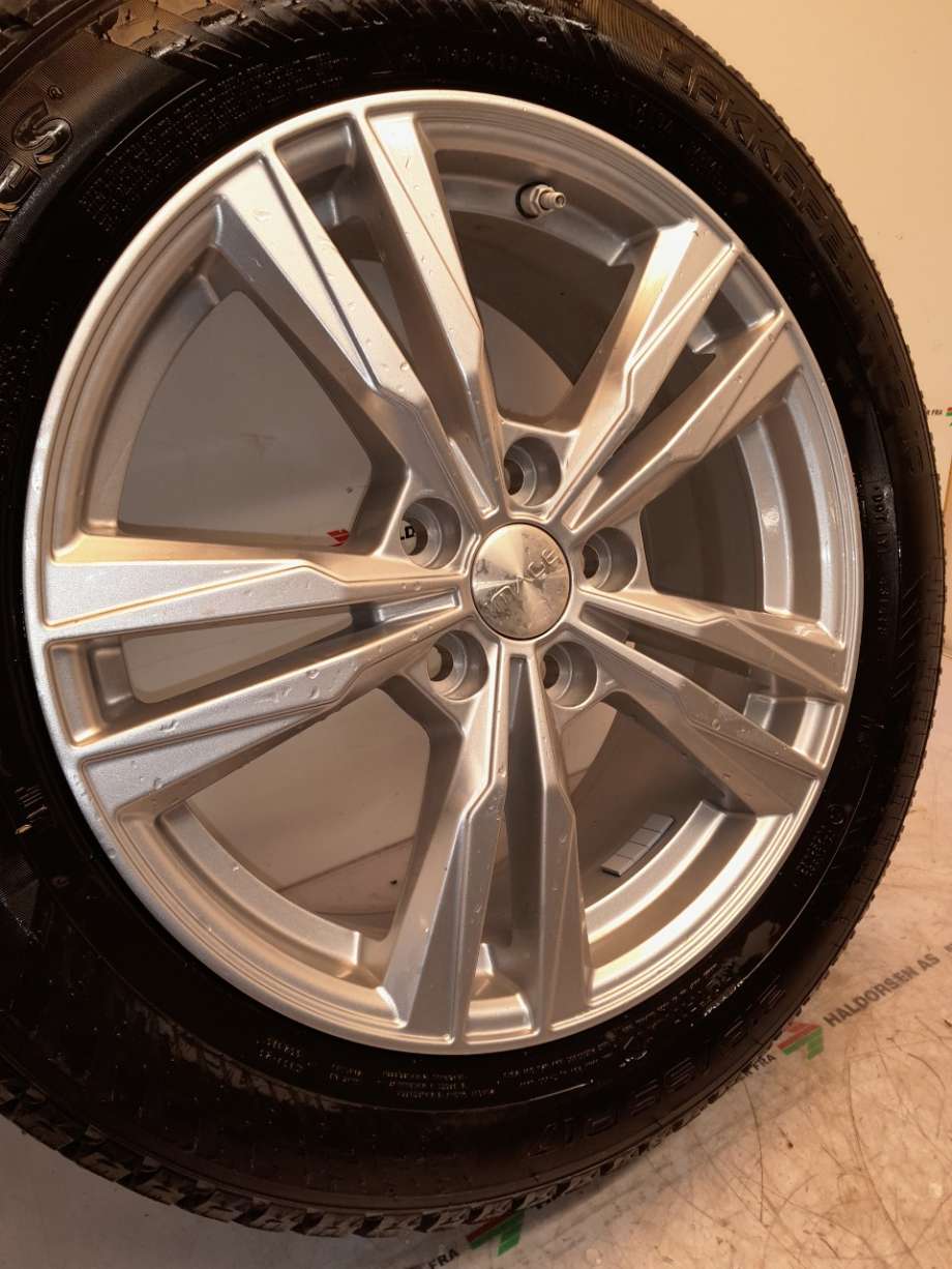 Hjulsett aluminium vinter til Toyota Yaris Cross (SUV) 2021-->>  (TOYOTA|215/55R17 98T|5X114;9 ET 50 NAV 58|)