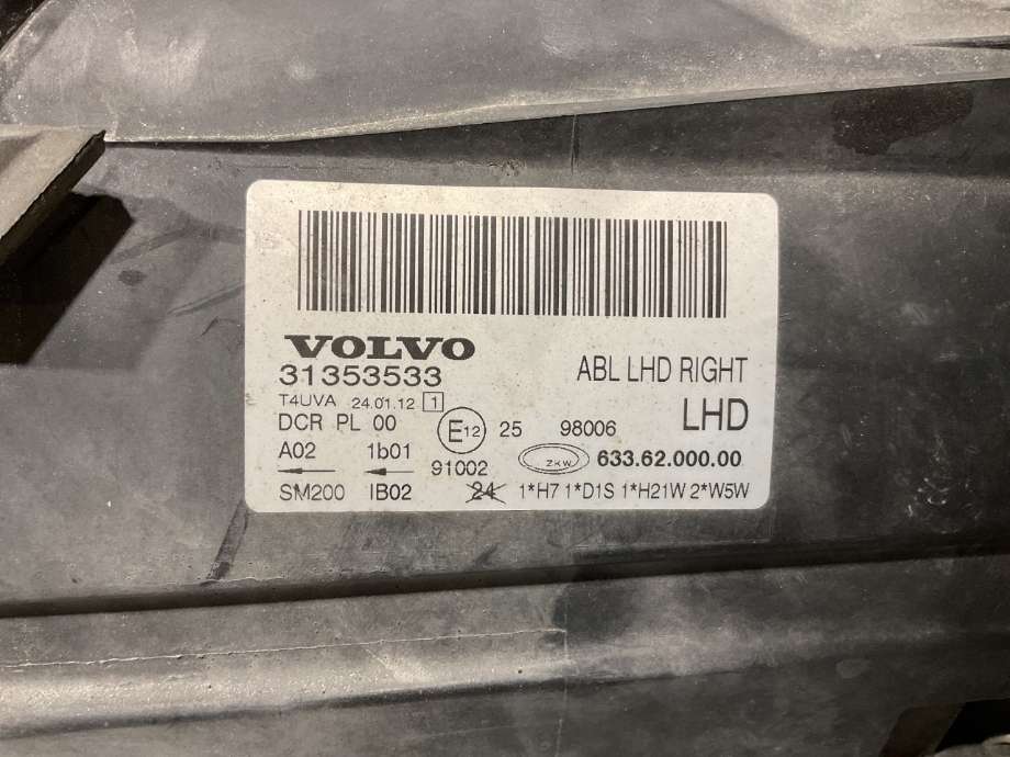 Frontlykt høyre halogen til Volvo V70 2007-2013 (Type III, Fase 1)  (VOLVO|31353539|)