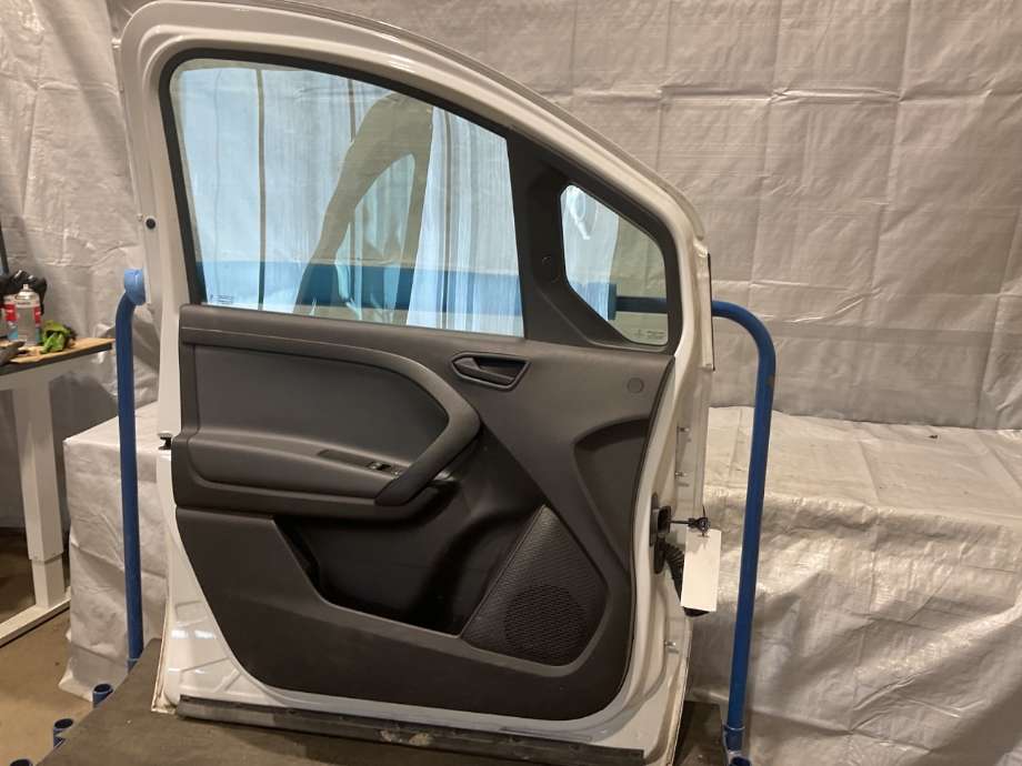 Dør venstre foran til Mercedes Citan 2021-->> (W420) (W420) (MERCEDES|A 420 720 36 00|)
