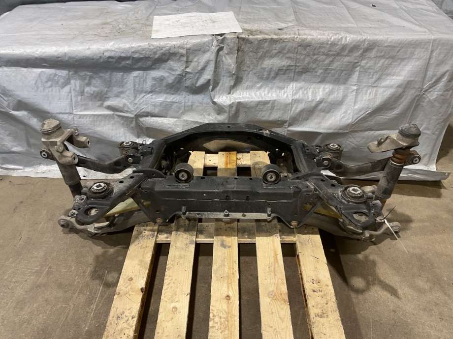 Travers bak til Volvo V90 / V90 CC / S90, 2016-->>  (VOLVO|31681543)