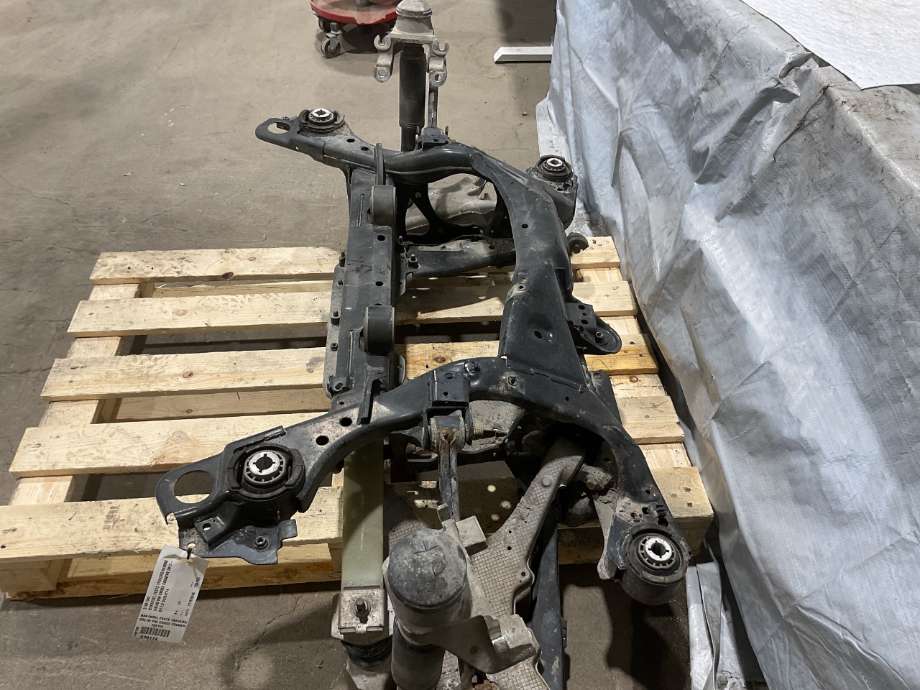 Travers bak til Volvo V90 / V90 CC / S90 2016-->>  (VOLVO|31681543|)