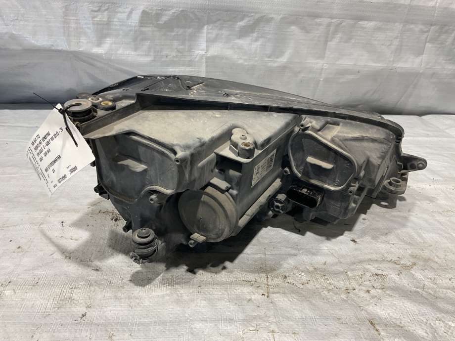 Frontlykt venstre halogen til VW e-Golf 2014-2017 (Fase 1)  (VOLKSWAGEN|5GE 941 773|MED STYREENHETER|----------)