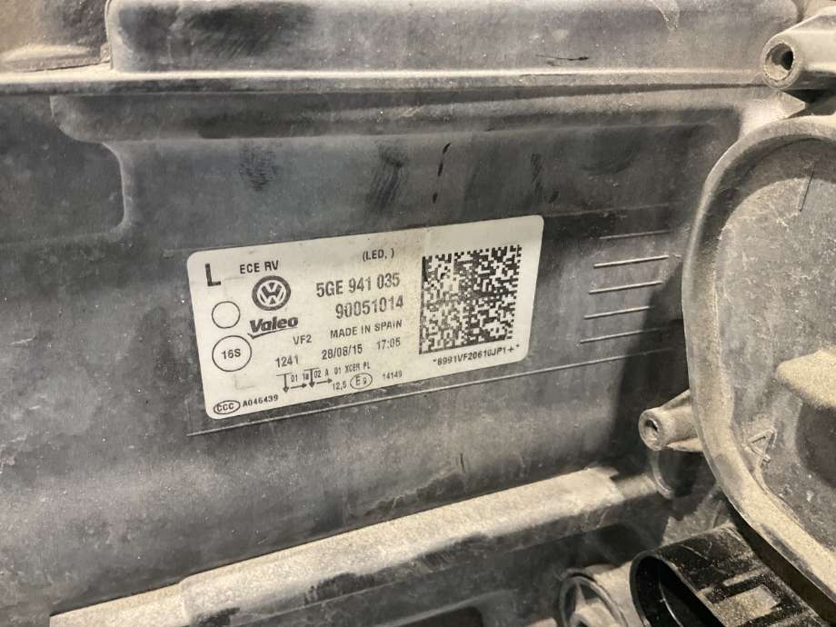 Frontlykt venstre halogen til VW e-Golf 2014-2017 (Fase 1)  (VOLKSWAGEN|5GE 941 773|MED STYREENHETER|----------)