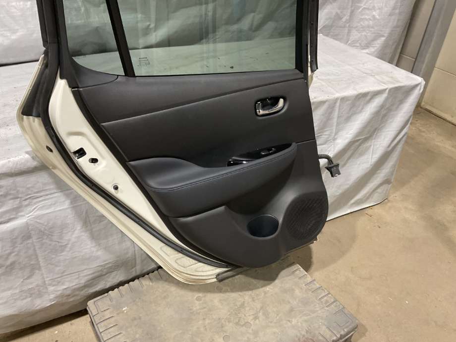 Dør venstre bak til Nissan Leaf 2018-->> (Type II)  (NISSAN|H21015SLMB|)