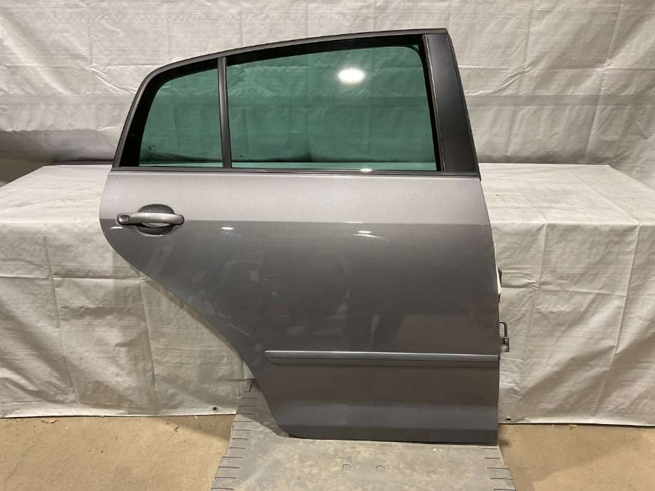 Dør høyre bak til VW Golf, Plus/Cross, 2009-2013 (Fase 2)  (VOLKSWAGEN|5M0 833 106 B)