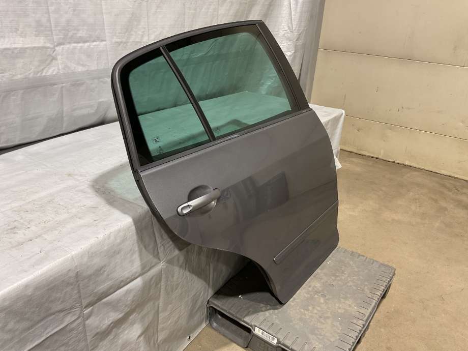 Dør høyre bak til VW Golf, Plus/Cross 2009-2013 (Fase 2)  (VOLKSWAGEN|5M0 833 106 B|)