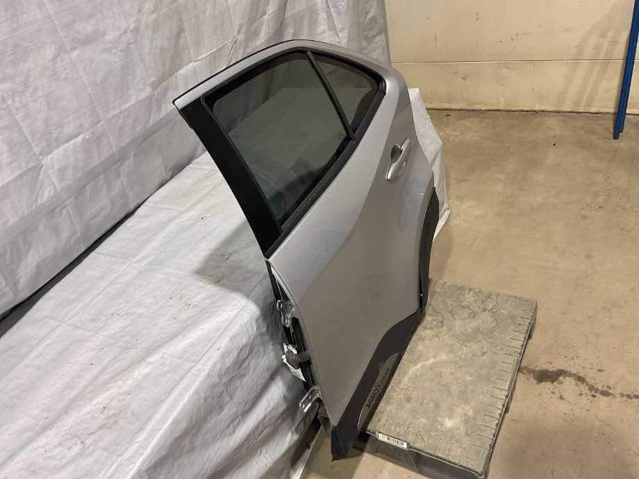 Dør venstre bak til Toyota Yaris Cross (SUV) 2021-->>  (67004K2020|)