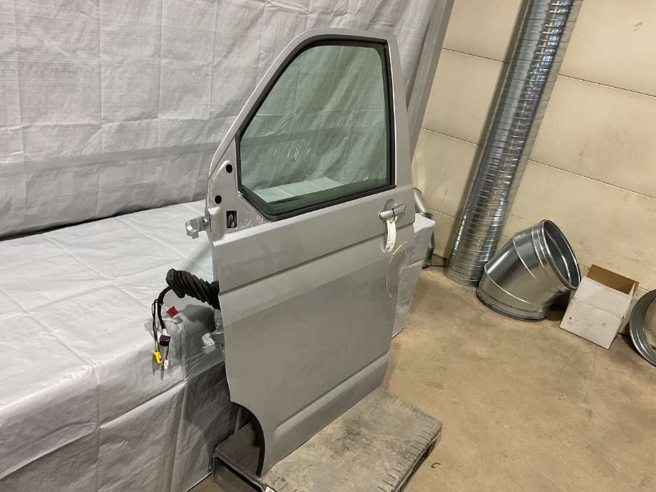 Dør venstre foran til VW Transporter / Caravelle 2019-->> (T6.1) (T6.1) (VOLKSWAGEN|7LA 831 055 A|)