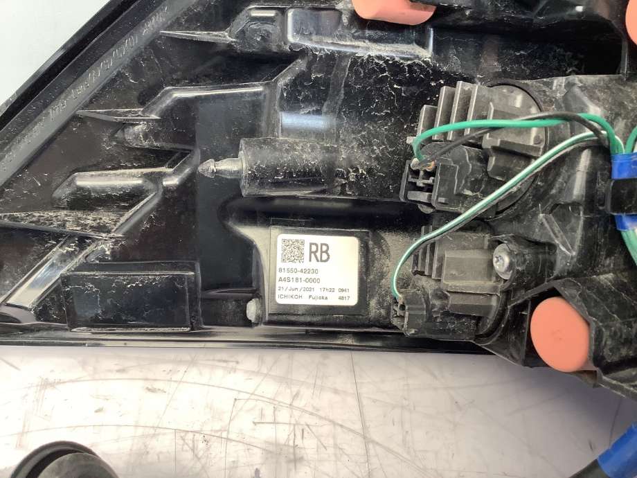 Baklykt venstre til Toyota RAV4 2019-->> (Type V)  (TOYOTA|8156142230|)