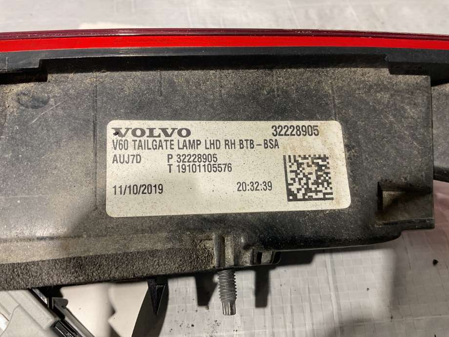 Baklykt høyre indre til Volvo V60 / V60 CC 2018-->> (Type II)  (VOLVO|32291359|)