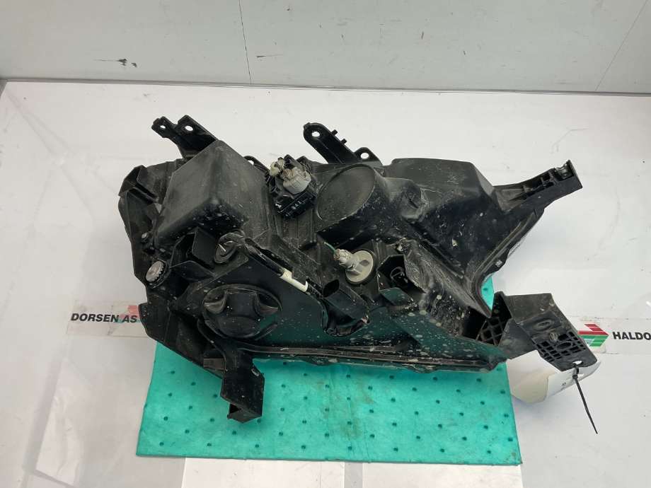Frontlykt venstre halogen til Ford Ranger / Ranger Raptor 2015-2022  (FORD|JB3B-13E015-BA|)
