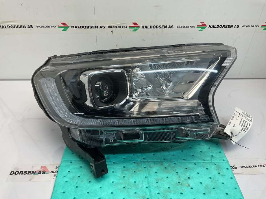Frontlykt høyre halogen til Ford Ranger / Ranger Raptor, 2015-2022  (FORD|JB3B-13E014-BA)
